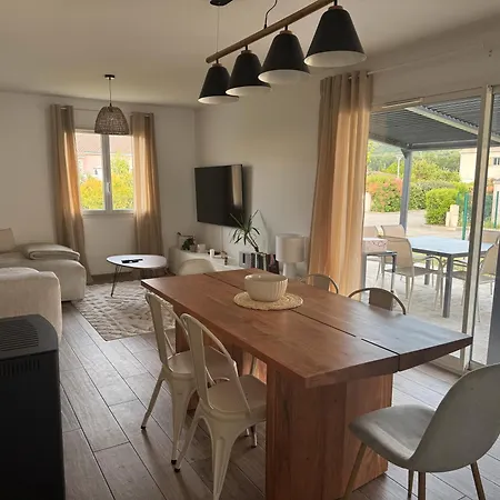 Maison Paisible Avec Jardin * Обена